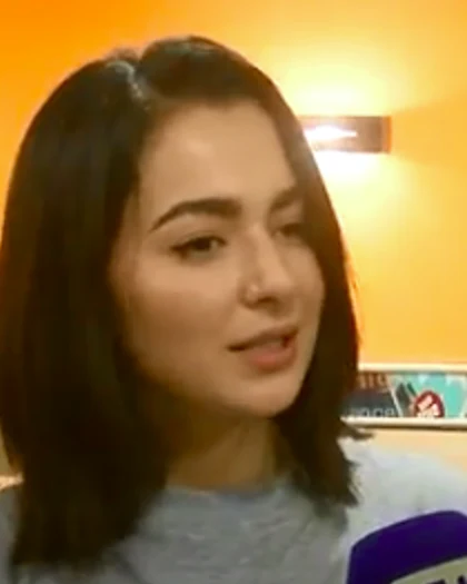 Hania Aamir speaking to the media in 2018